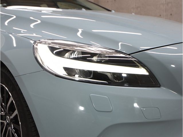 VOLVO V40 2018 Image 31