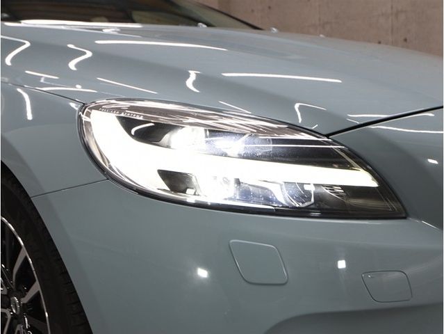 VOLVO V40 2018 Image 31