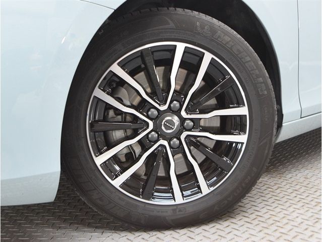 VOLVO V40 2018 Image 31