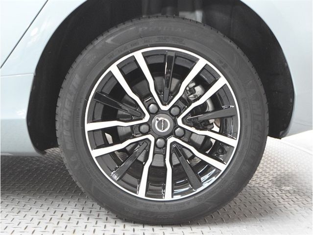 VOLVO V40 2018 Image 31