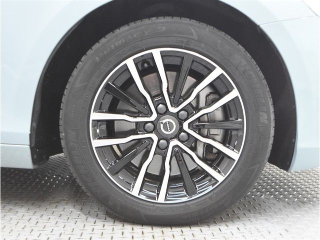 VOLVO V40 2018 Image 31