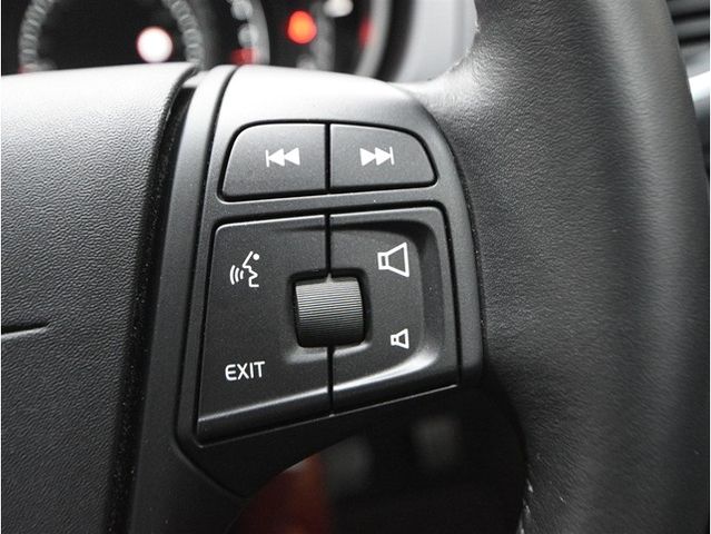 VOLVO V40 2018 Image 31