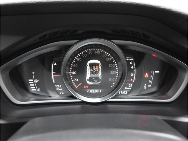 VOLVO V40 2018 Image 31