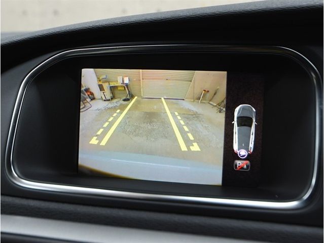 VOLVO V40 2018 Image 31