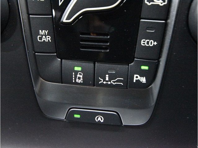 VOLVO V40 2018 Image 31