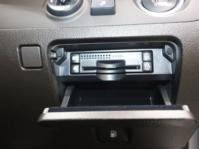 TOYOTA CROWN SEDAN 2010 Image 31