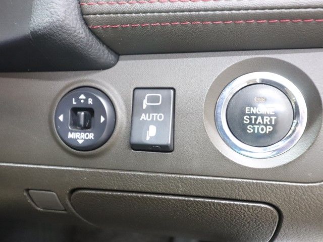 TOYOTA CROWN SEDAN 2010 Image 31