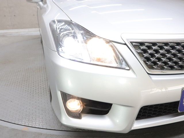 TOYOTA CROWN SEDAN 2010 Image 31