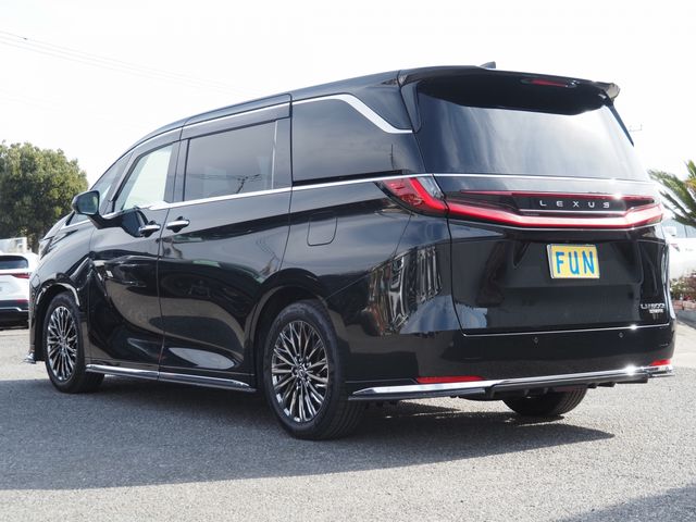 TOYOTA LEXUS LM500H 2024 Image 31