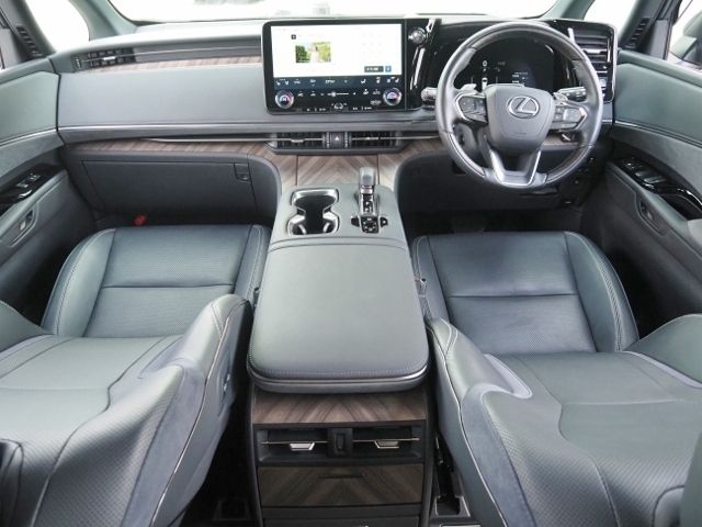 TOYOTA LEXUS LM500H 2024 Image 31