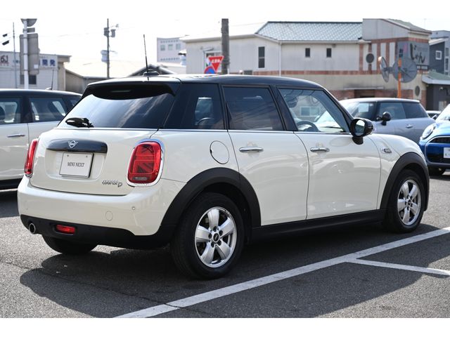 BMW MINI COOPER D 5DOOR 2021 Image 31