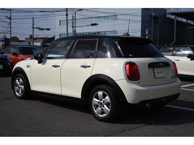 BMW MINI COOPER D 5DOOR 2021 Image 31