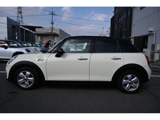 BMW MINI COOPER D 5DOOR 2021 Image 31