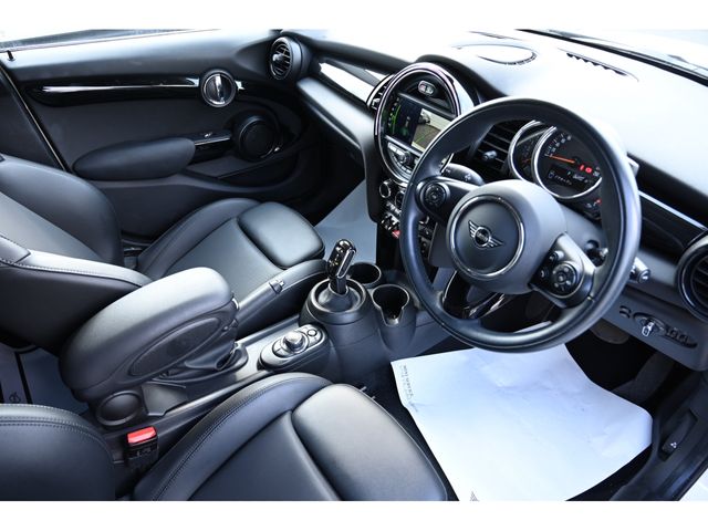 BMW MINI COOPER D 5DOOR 2021 Image 31