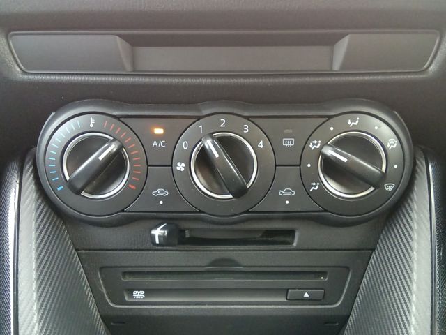 MAZDA DEMIO 2015 Image 31