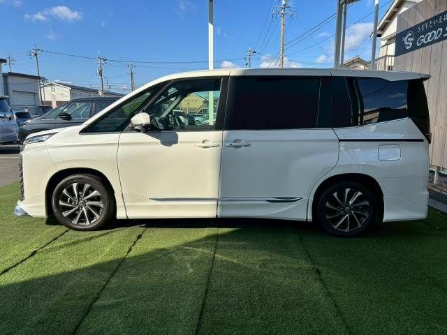 TOYOTA VOXY HYBRID 2023 Image 31