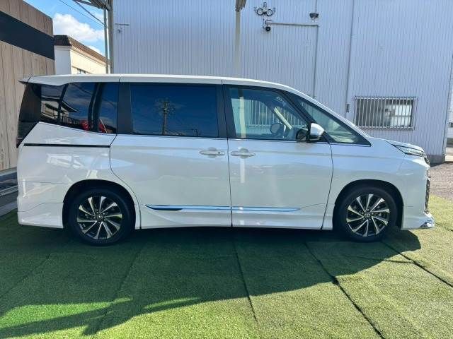 TOYOTA VOXY HYBRID 2023 Image 31