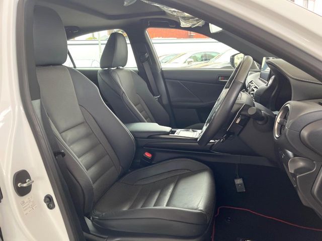 TOYOTA LEXUS IS300 2021 Image 31