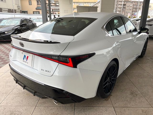 TOYOTA LEXUS IS300 2021 Image 31