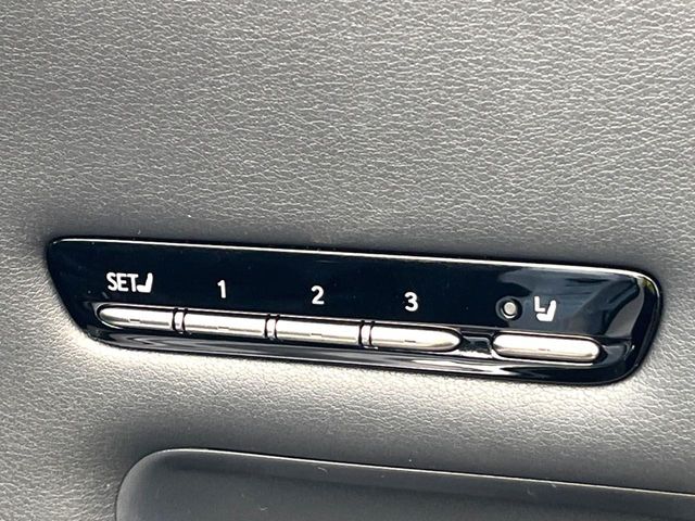 TOYOTA LEXUS LS500 2018 Image 31