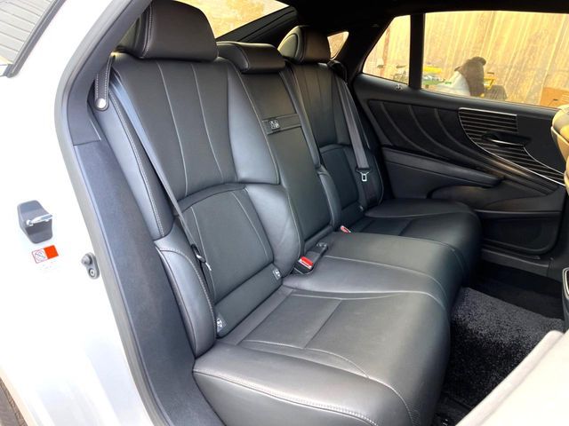 TOYOTA LEXUS LS500 2018 Image 31