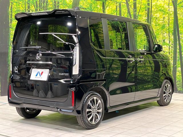 HONDA N BOX CUSTOM 2024 Image 31