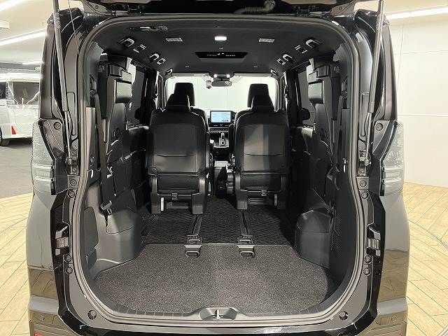 TOYOTA VOXY HYBRID 2023 Image 31