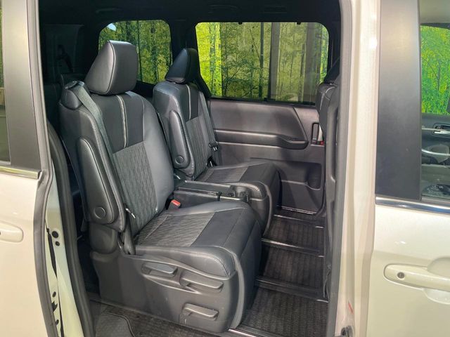 TOYOTA NOAH HYBRID 2023 Image 31