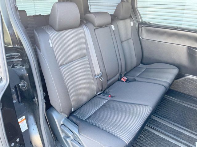 TOYOTA NOAH 2017 Image 31