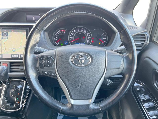 TOYOTA NOAH 2017 Image 31