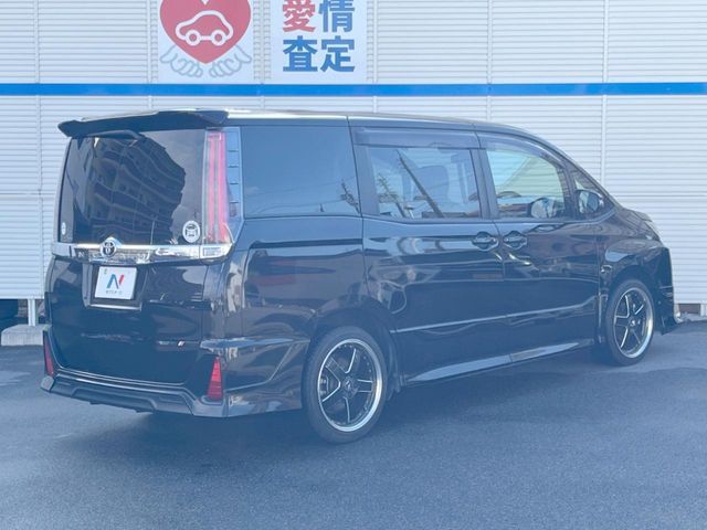TOYOTA NOAH 2017 Image 31