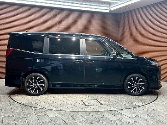 TOYOTA NOAH 2022 Image 31