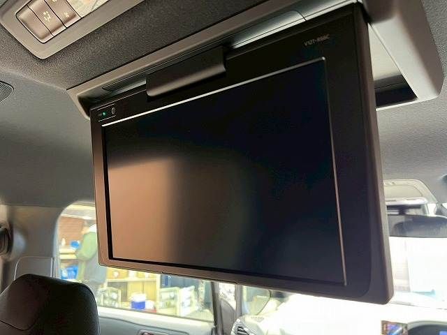 TOYOTA VOXY HYBRID 2017 Image 31