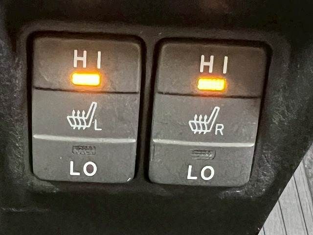 TOYOTA VOXY HYBRID 2017 Image 31