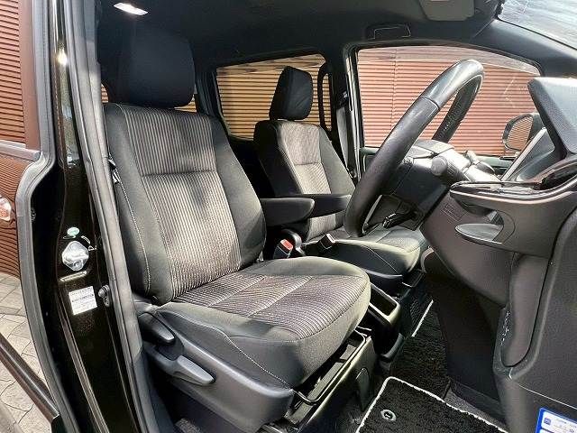 TOYOTA VOXY HYBRID 2017 Image 31