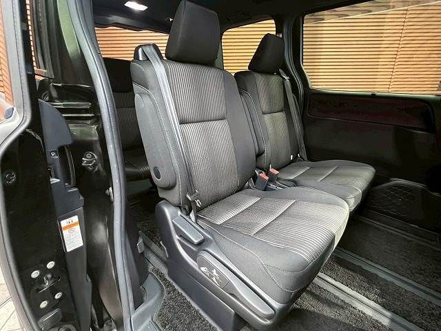 TOYOTA VOXY HYBRID 2017 Image 31