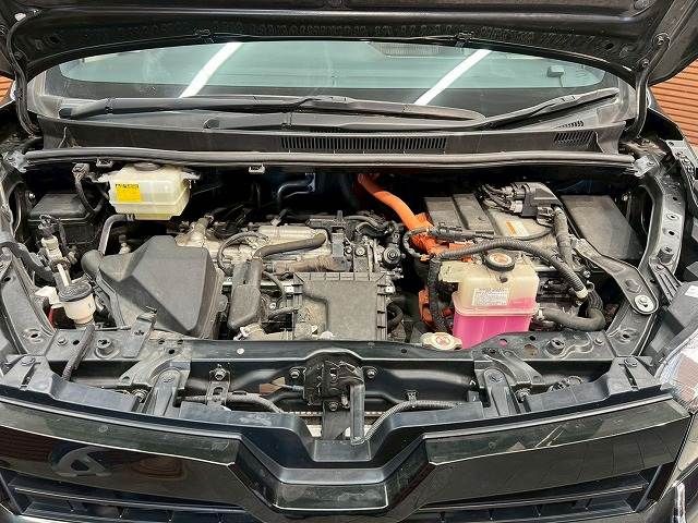 TOYOTA VOXY HYBRID 2017 Image 31