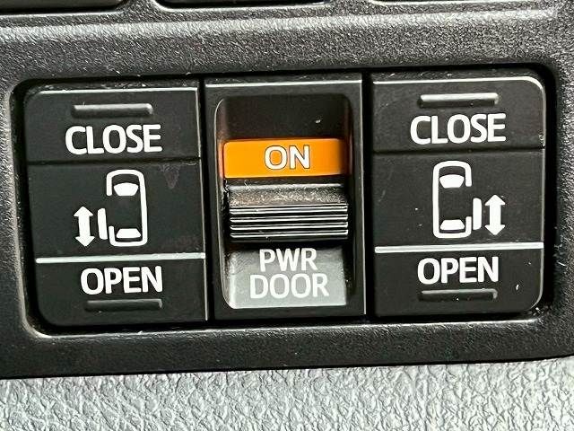 TOYOTA VOXY HYBRID 2017 Image 31