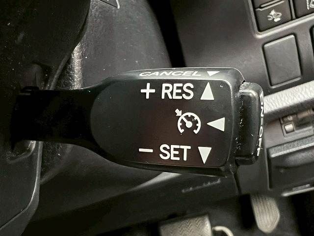 TOYOTA VOXY HYBRID 2017 Image 31