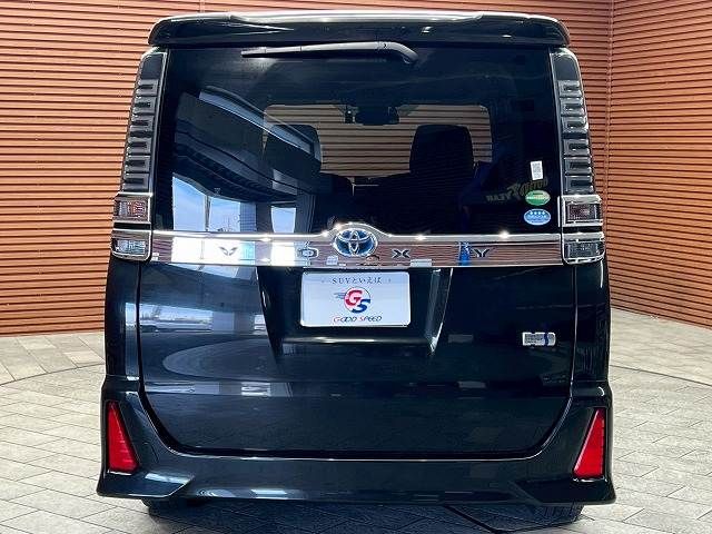 TOYOTA VOXY HYBRID 2017 Image 31