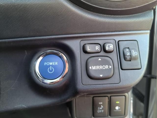 TOYOTA AQUA 2012 Image 31