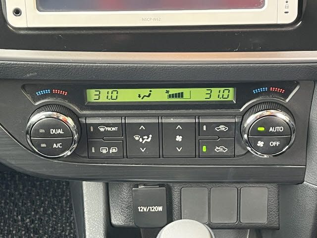 TOYOTA AURIS 2012 Image 31