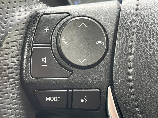 TOYOTA AURIS 2015 Image 31