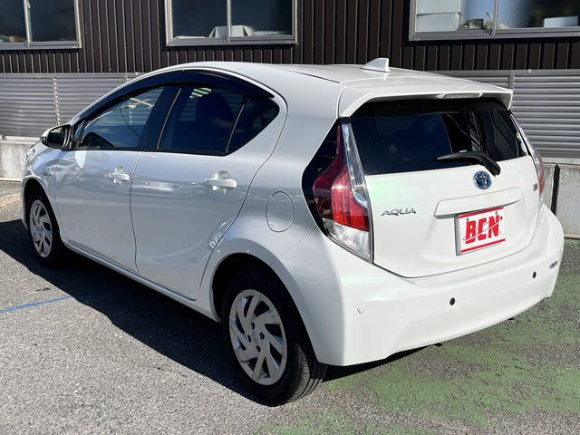 TOYOTA AQUA 2015 Image 31