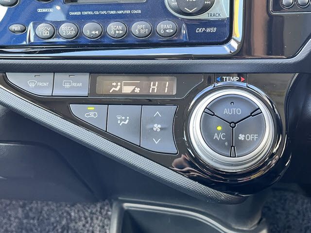 TOYOTA AQUA 2015 Image 31