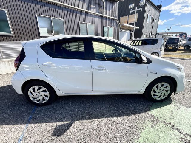 TOYOTA AQUA 2015 Image 31