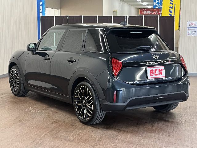 BMW MINI COOPER 5DOOR 2025 Image 31