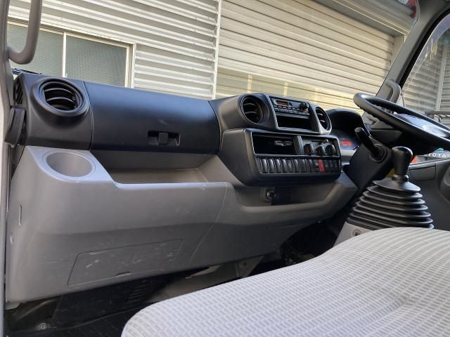 TOYOTA DYNA 2013 Image 31