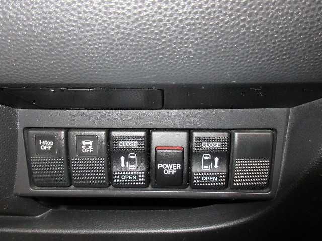 MAZDA BIANTE 2016 Image 31