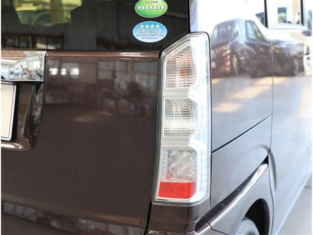 HONDA N BOX 2017 Image 31